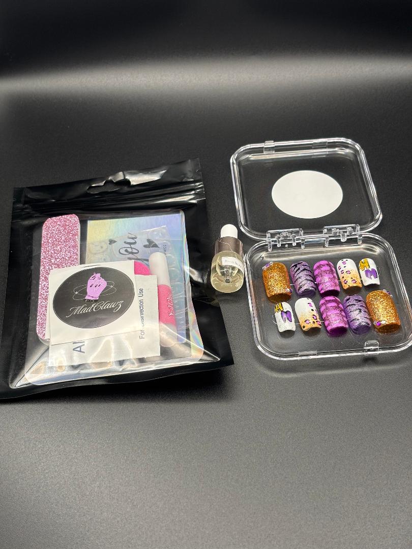 Short-Length Square Hannah Montana Press-On Nail Set (Size Medium)